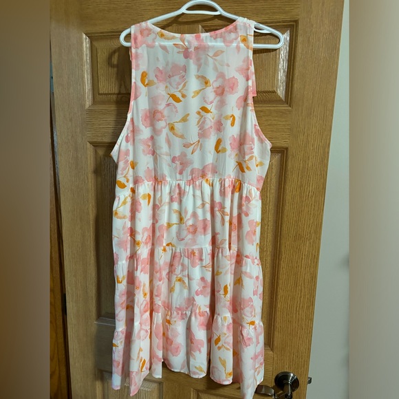 BNWT Floral Tiered Mini Dress - Picture 13 of 17